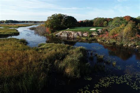 Oak Bay Golf Course: Canada's First Bee City Golf Course - Venture Muskoka