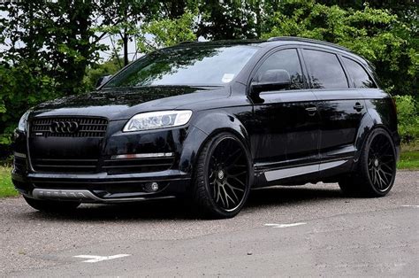 2019 Black Audi Q7