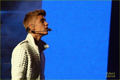 Full Sized Photo of justin bieber hold tight song debut 07 | Justin ...