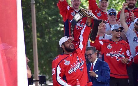 Devante Smith-Pelly will help John Walton call games on radio during Capitals’ five-game road trip