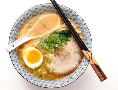 Rich and Creamy Tonkotsu Ramen Broth Recipe