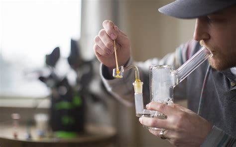 What Is Dabbing? A Complete Guide to Dab for Beginners - The Joint Blog