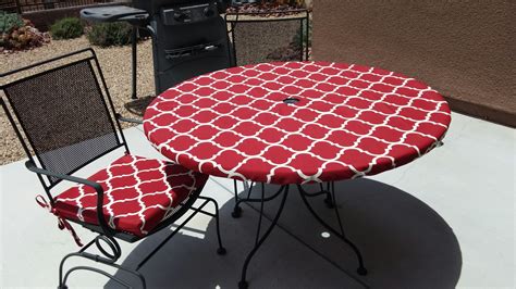 Round fitted tablecloth for outdoor dining with Umbrella Hole