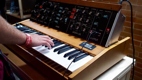 Moog Music reintroduces the classic Minimoog Model D synthesizer ...