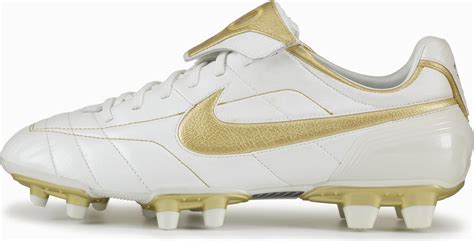 Closer Look | Ronaldinho's Original Signature Nike Air Legend Tiempo ...