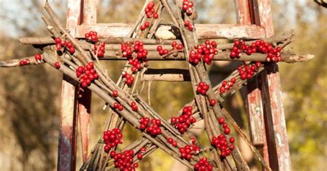 Pottery Barn Inspired Red Start Wreath Knockoff | Hometalk