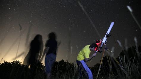 Sky watchers have good weekend to catch falling stars