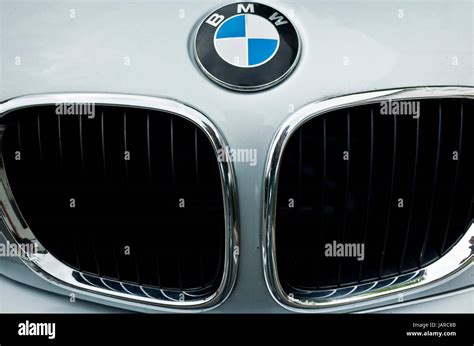 BMW car logo and car grill Stock Photo - Alamy