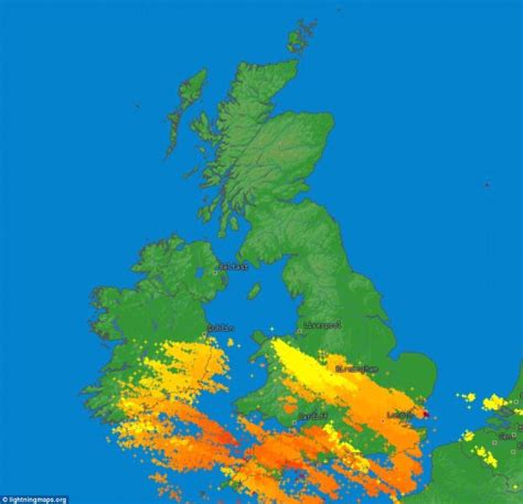 UK weather: Britain hit by second night of lightning storms | Daily ...