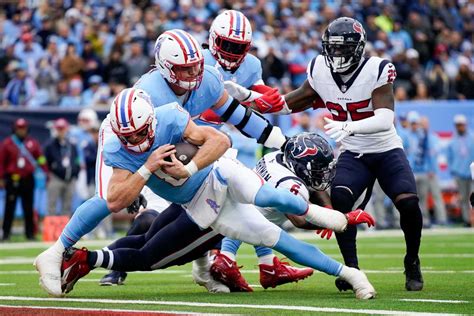 Injured Texans Struggling at Halftime vs. Titans