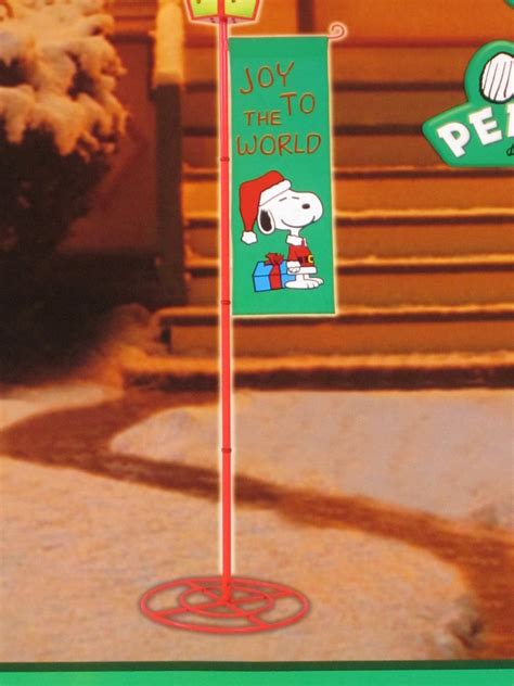 Peanuts - Snoopy & Woodstock Christmas Lamp Post Decoration | Snoopy and woodstock, Peanuts ...