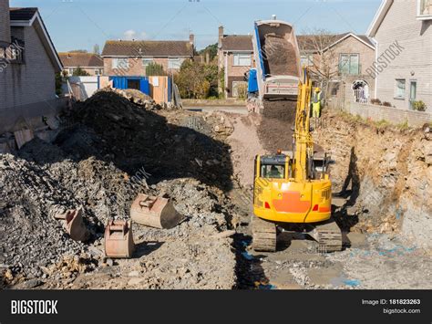 Excavator Digging Image & Photo (Free Trial) | Bigstock