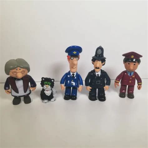 POSTMAN PAT TOY Figures Bundle Pat, PC Selby, Ajay, Mrs. Goggins & Jess the Cat £13.99 - PicClick UK