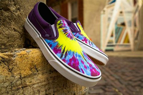 Vans Classic Slip On Tie Dye Mysterioso/True White Men's Skate Shoe ...