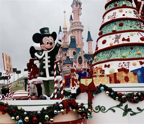 5 Reasons You Need To Experience Christmas At Disneyland Paris