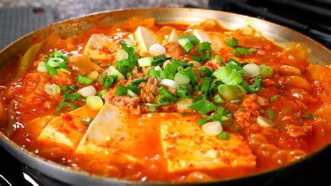 Kimchi stew with tuna (Chamchi-kimchi-jjigae: 참치김치찌개) recipe by Maangchi