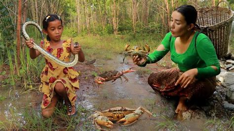 Amazing catch snake & Crab for food- Cooking crab & snake soup recipe ...