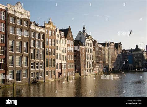 The Damrak canal in Amsterdam Stock Photo - Alamy