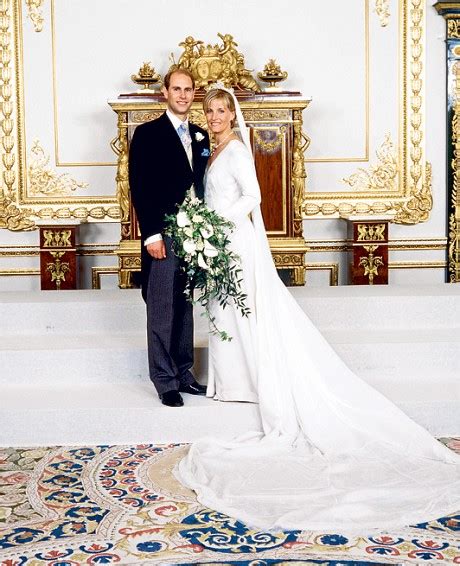 Queens of England: Royal Wedding Dresses: the Countess of Wessex