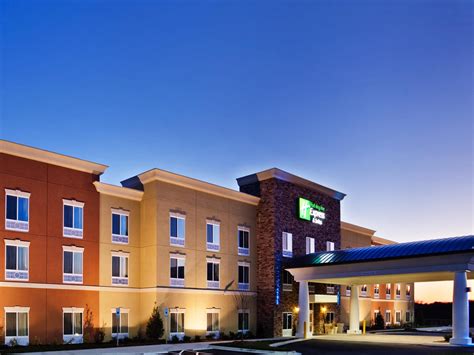 Hotels in Matthews, NC | Holiday Inn Express & Suites Charlotte Southeast - Matthews