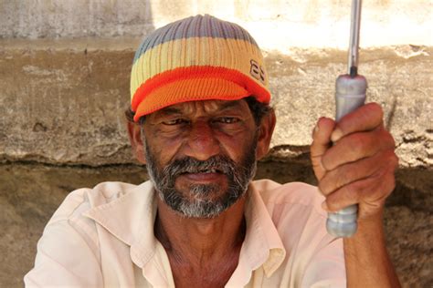 16 Portraits of People in Sri Lanka