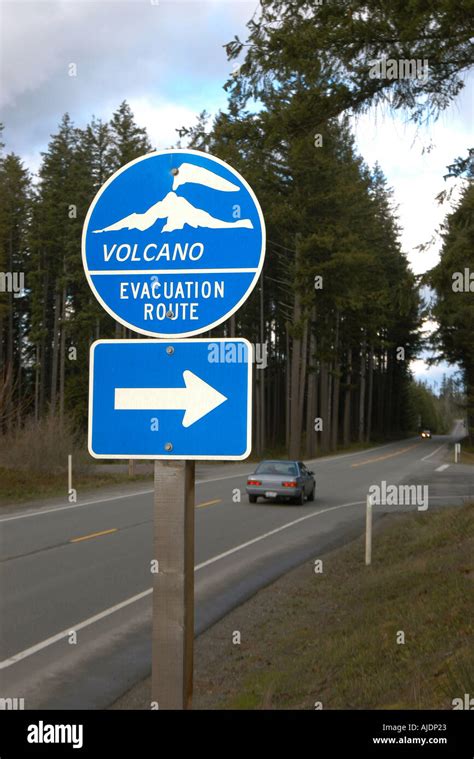 Volcano evacuation sign near Mount Rainier Washington Stock Photo - Alamy