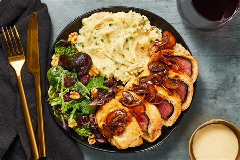 Beef Wellington with Mushroom Sauce Recipe | HelloFresh