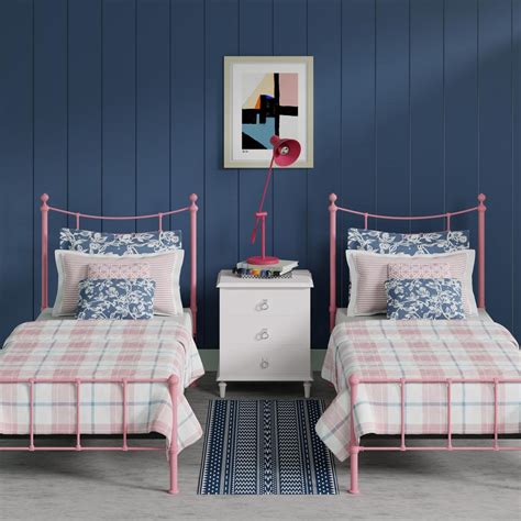 Navy Blue And Blush Pink Bedroom Ideas | www.resnooze.com