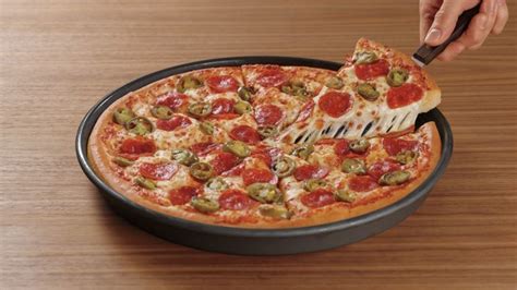 Pizza Hut closing hundreds of restaurants as it pushes delivery | Fox ...