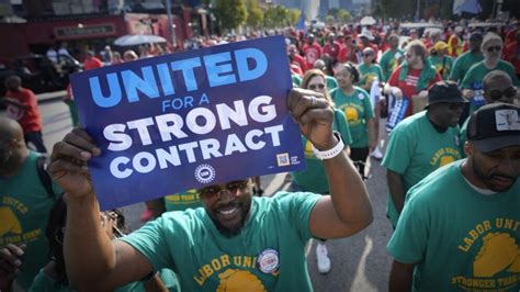 Video Unprecedented strike looms by United Auto Workers - ABC News