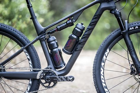 Canyon's new Lux full suspension XC race bike will fit two bottles and has a sub-2kg carbon ...