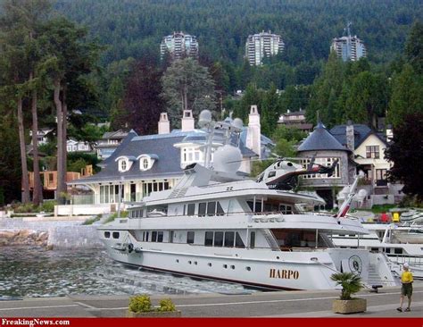 Oprah Winfrey's House | Boats luxury, Yacht, Oprah winfrey house