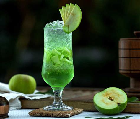 Refreshing Get 27 Green Apple Cocktail : Cocktail recipe Refreshing Get 27 Green Apple Cocktail ...