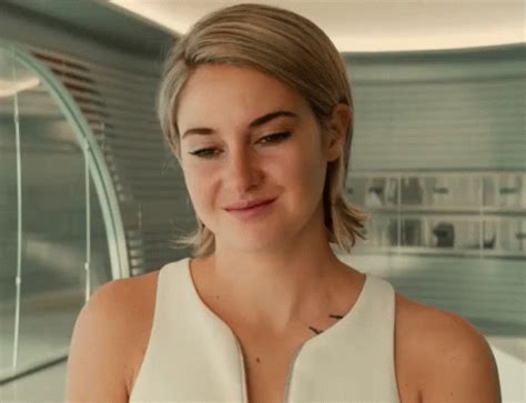 Smiling GIF - TheDivergentSeries Allegiant ShaileneWoodley - Discover ...