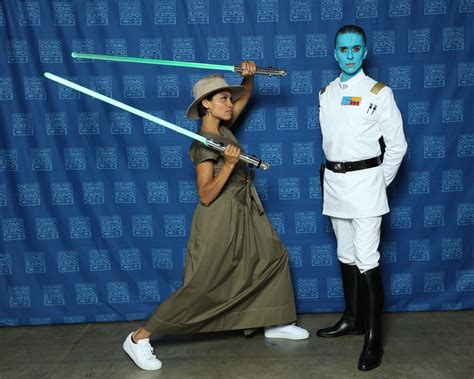 This Grand Admiral Thrawn Cosplay is the Deadliest Art Collector Around ...