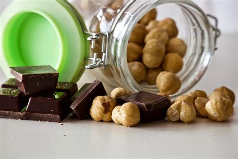 12 Surprising Dark Chocolate Benefits For Skin And Hair