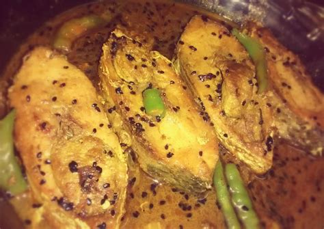 Illish Maach/Hilsa Fish Curry Recipe by Antara S - Cookpad