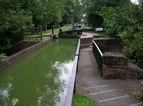 √ Stratford Upon Avon Canal Walk