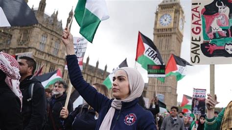 Pro-Palestinian protest in London sees thousands call for bombing to ...