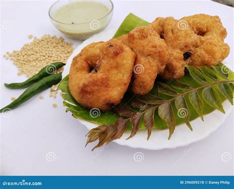 Vada, Medu Vadai, Uzhunnu Vada with Coconut Chutney Stock Photo - Image ...