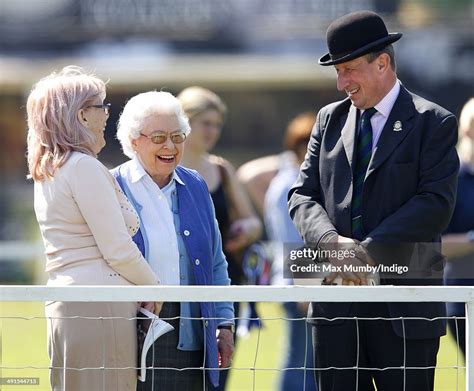 Queen Elizabeth II watches her horse 'Balmoral Gemini' compete in the ...