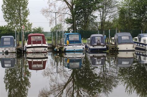 Narrowboat & Canal Boat Types | Narrowbeam, Widebeam, Dutch Barges ...