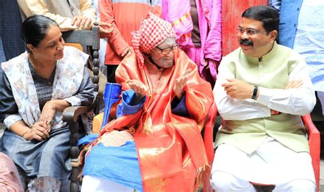 Union Minister Dharmendra Pradhan meets family of Tamil poet Subramania Bharathiyar in Varanasi