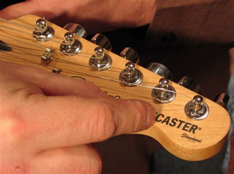 How to Restring an Electric Guitar that Has String Retainers - dummies