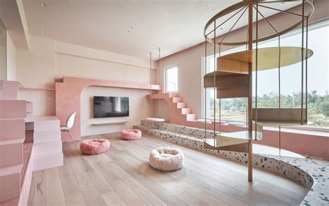 Cats' Pink House / KC Design Studio | ArchDaily