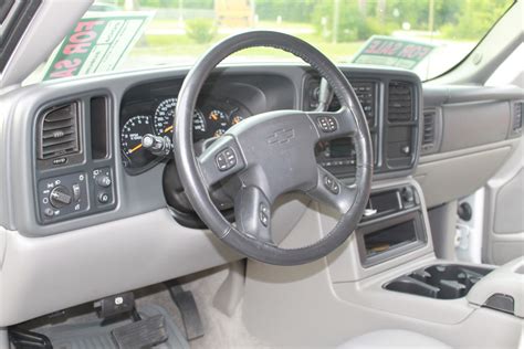 2006 Chevrolet Suburban - Interior Pictures - CarGurus