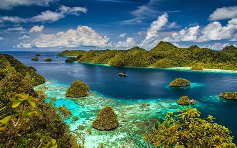 Background Ocean Islands With Green Forest Radzha Ampat West Papua In ...