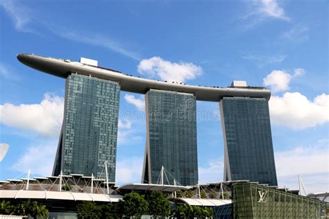 View of Marina Bay Sand the Best Hotel of Singapore. Editorial Stock ...