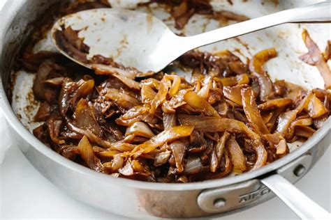 Easy Caramelized Onions - Downshiftology