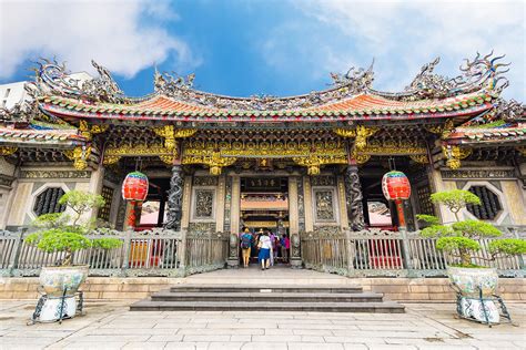 Mengjia Longshan Temple - Beautiful Temple in Taipei - Go Guides